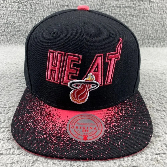 New mitchell & NESS MIAMI HEAT SNAPBACK SPRAY PAINT HAT CAP NBA BLACK RED UNISEX - Picture 2 of 11